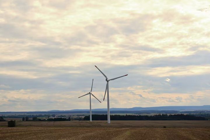 Wind Turbines and Renewable Energy: A Complete Guide to Sustainable Power